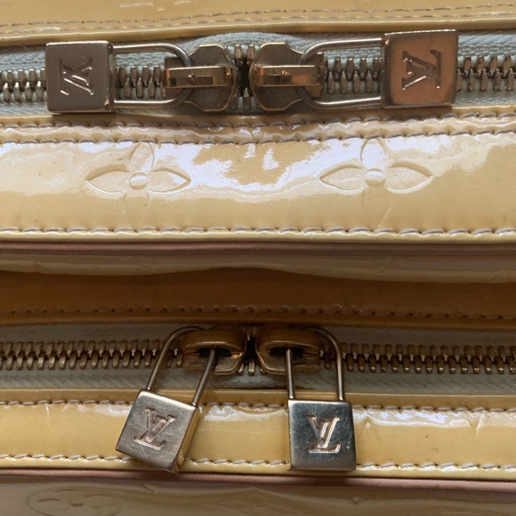 Louis Vuitton - Picture 2 of 10